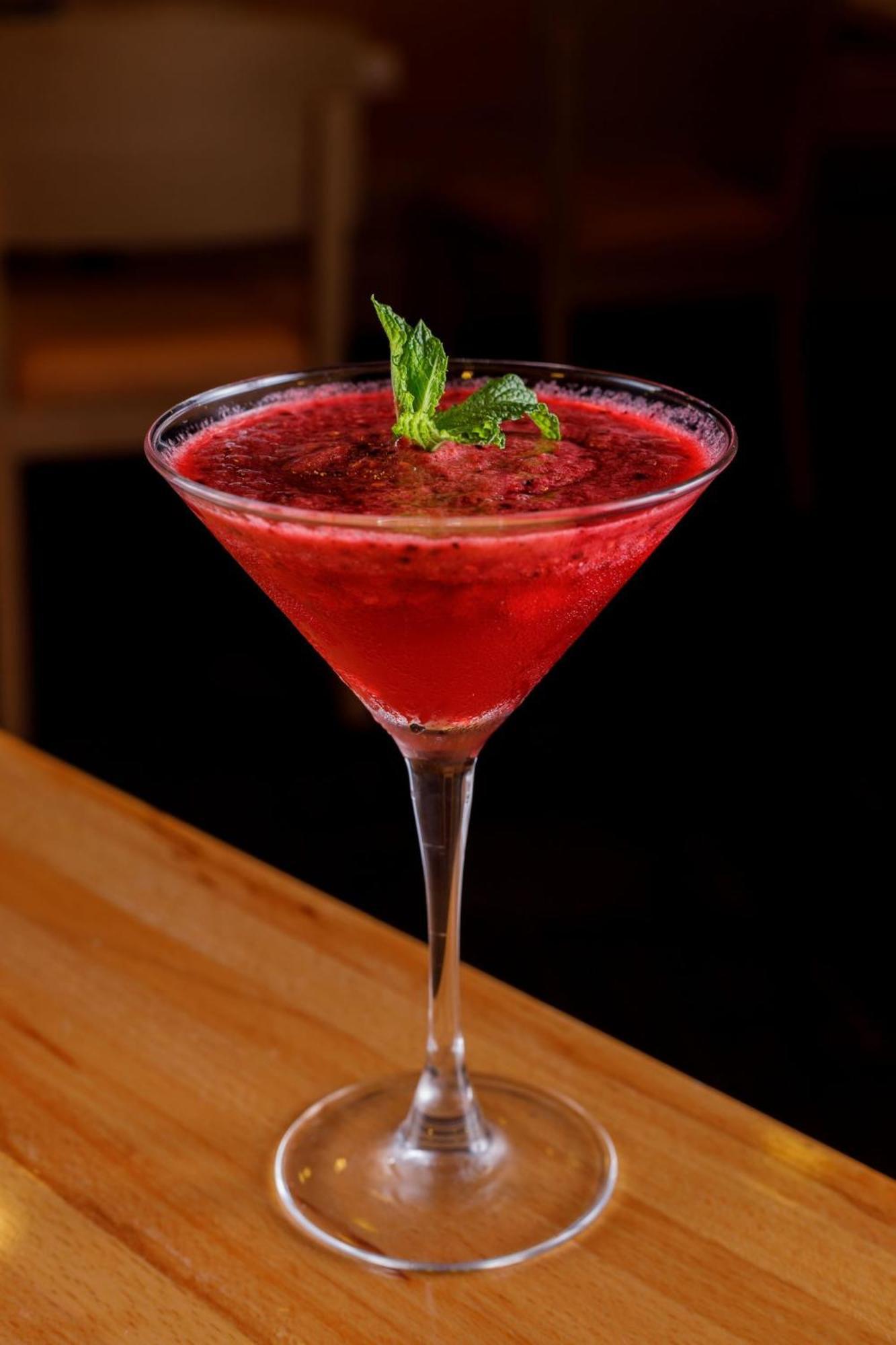Camino Real Santa Fe Hotel Mexico City Ngoại thất bức ảnh A cosmopolitan garnished with a sprig of mint